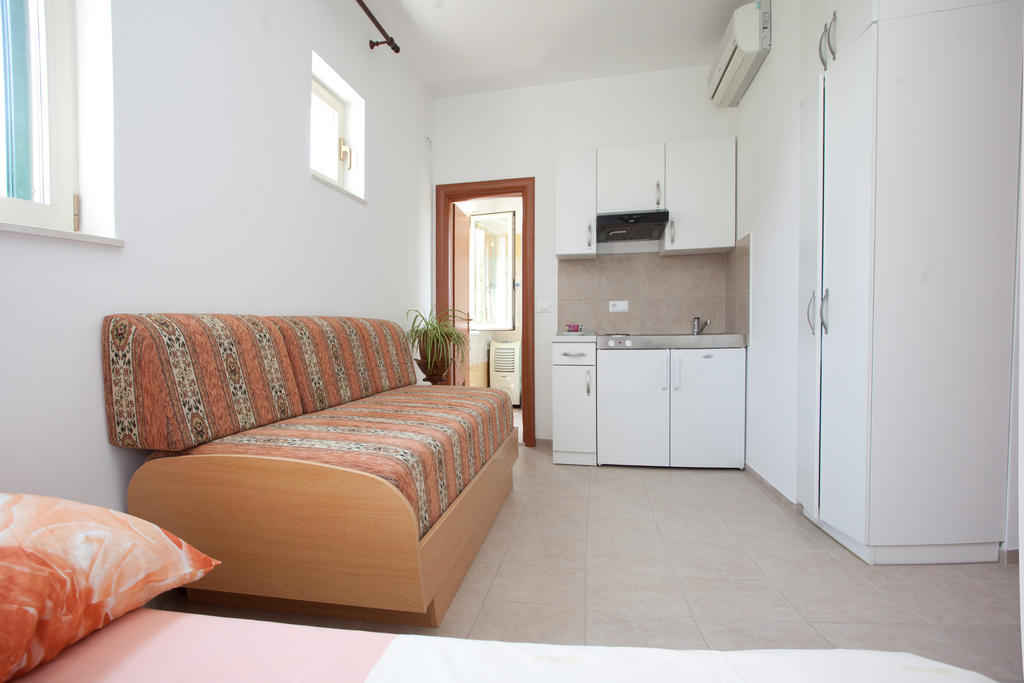 Yacht Beach Apartments Kaštela Rum bild